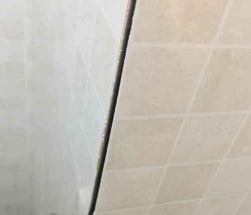 镇远瓷砖空鼓维修公司分享阳台瓷砖脱落的修复过程可以分为以下几个步骤